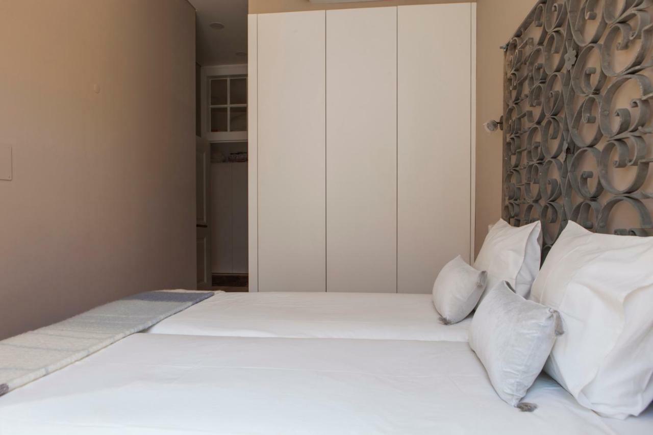 Alfama Baixa Spacious And Bright Apartment Blends The Historic And The Contemporary 2 Bedrs & 2 Bathrs Ac 18Th Century Building Lisbon Bagian luar foto