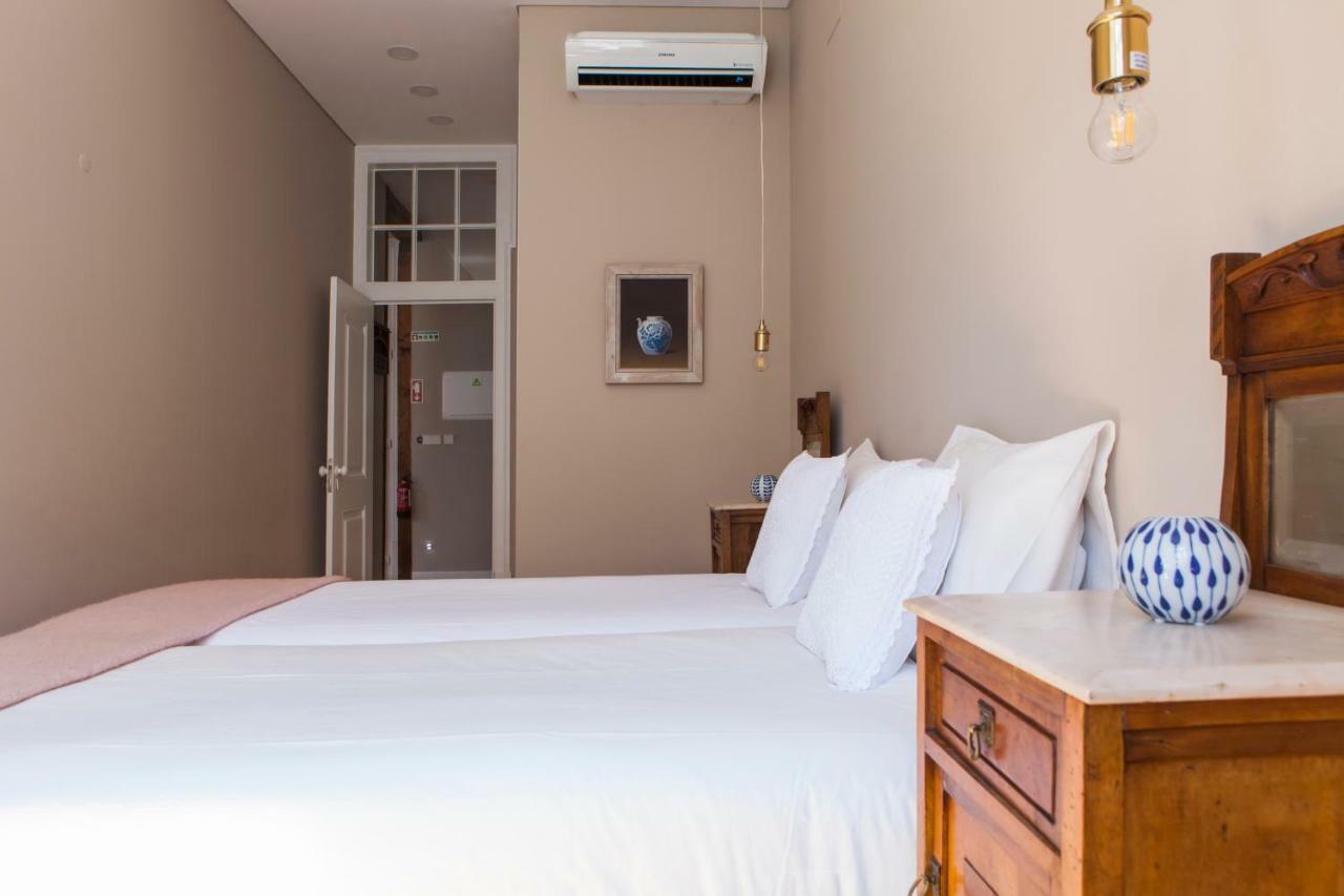 Alfama Baixa Spacious And Bright Apartment Blends The Historic And The Contemporary 2 Bedrs & 2 Bathrs Ac 18Th Century Building Lisbon Bagian luar foto